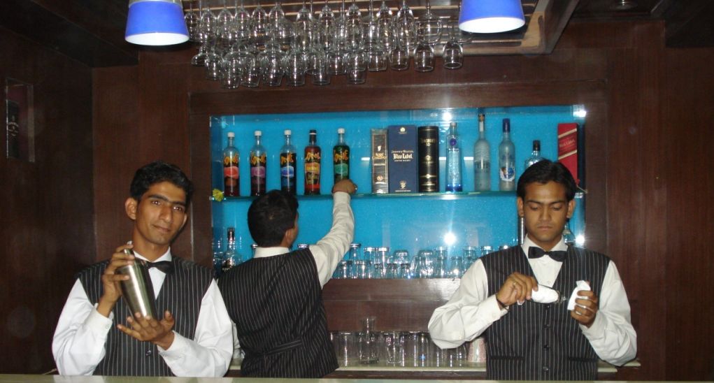 restaurant and bar course in delhi
